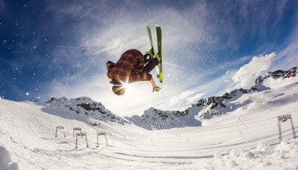 九游下载中心-“青训营地引入国际专业教练，提升青少年技战术水平”，国家青训营