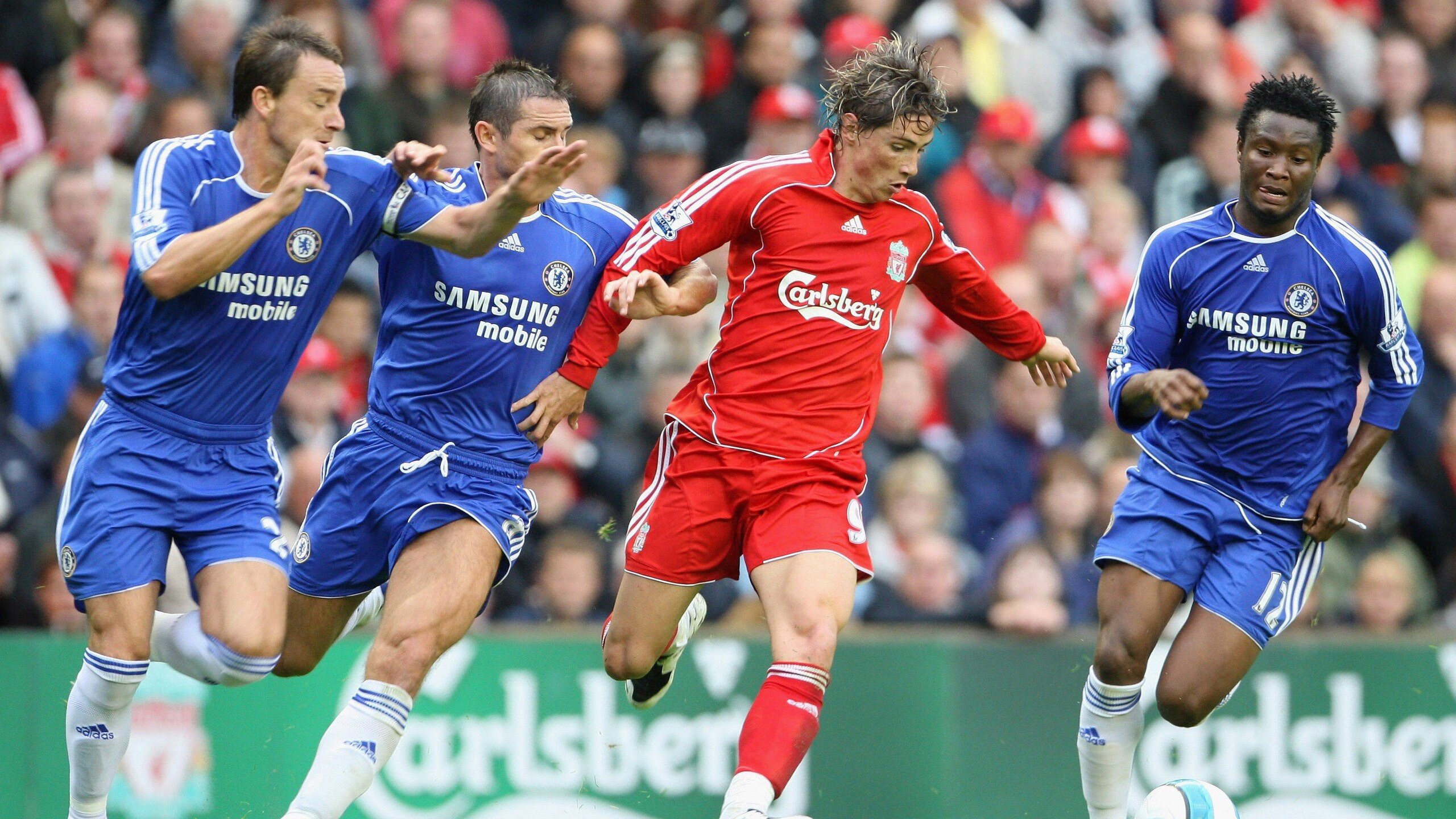 曼联购入巨星锋线,豪华转会引爆市场,曼联出售价格