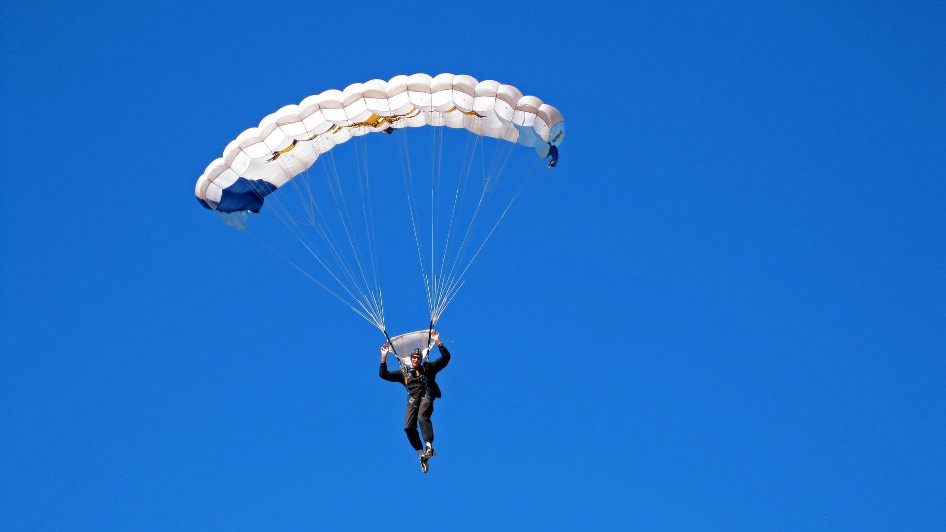 最美弯道：最佳视觉体验的极致赛段，最美的弯腰