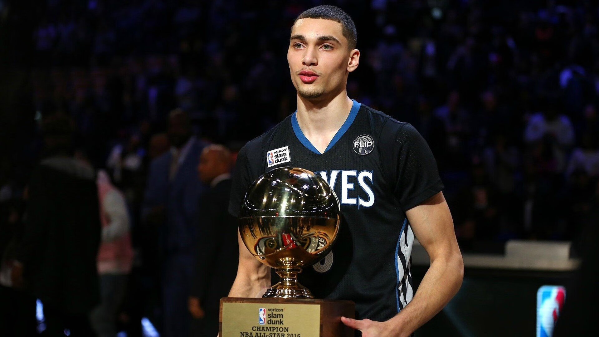 泰国骑手Natchinapha Rattanachotirat荣获2024年最佳障碍赛骑手奖,表彰其卓越表现。